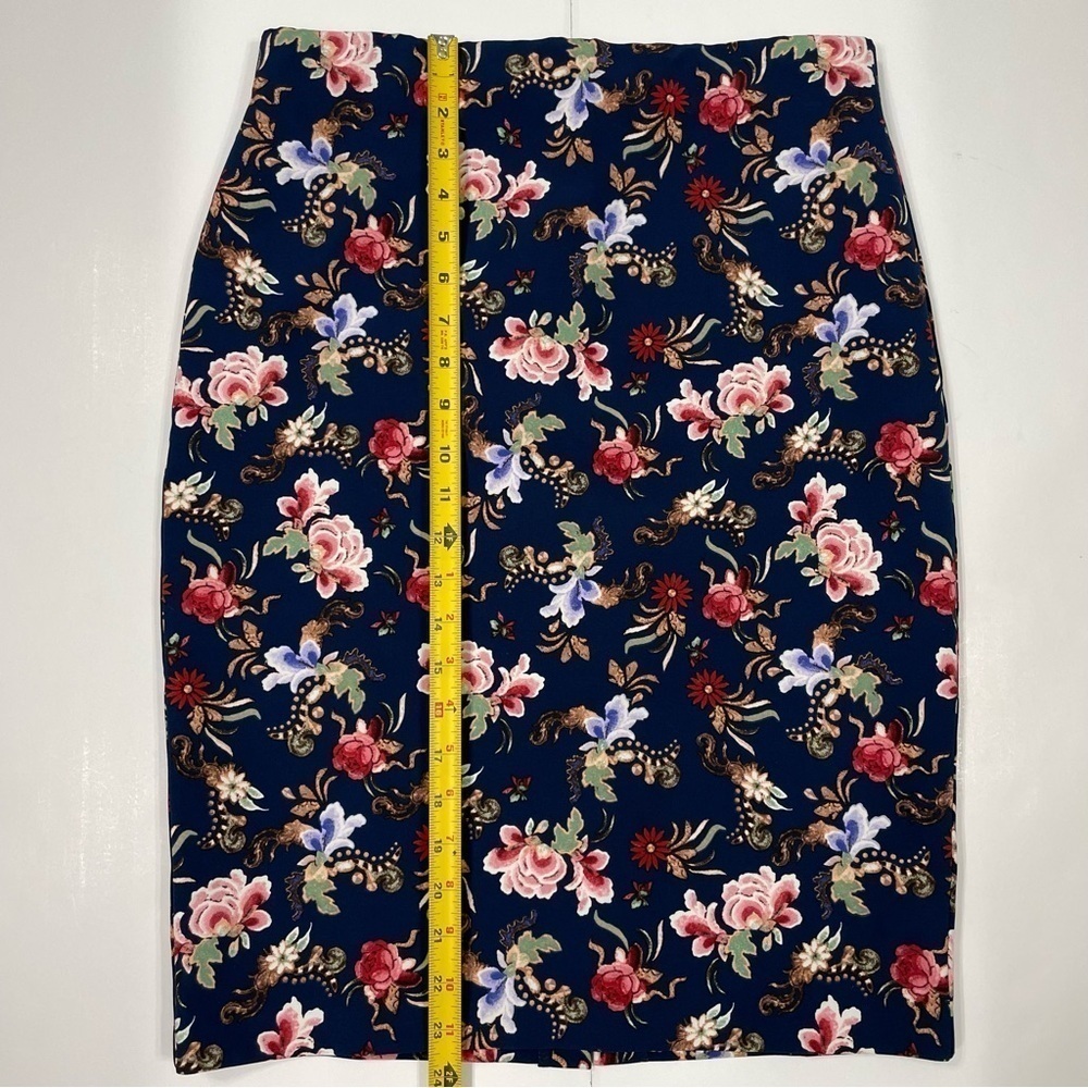 Philosophy Woman’s Navy Floral Tapestry Pencil Skirt Size 4 - Picture 5 of 12